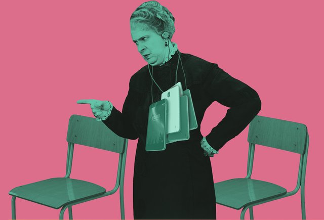 Что делать, если учитель отбирает телефоны на время урока?