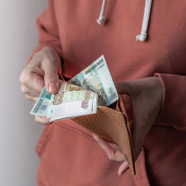 «Едим всего понемножку». Одинокая мама троих детей — о жизни на зарплату в 20 000 рублей