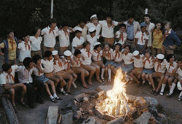 Каша с жуками и страшилки: как мы все отдыхали в пионерских лагерях