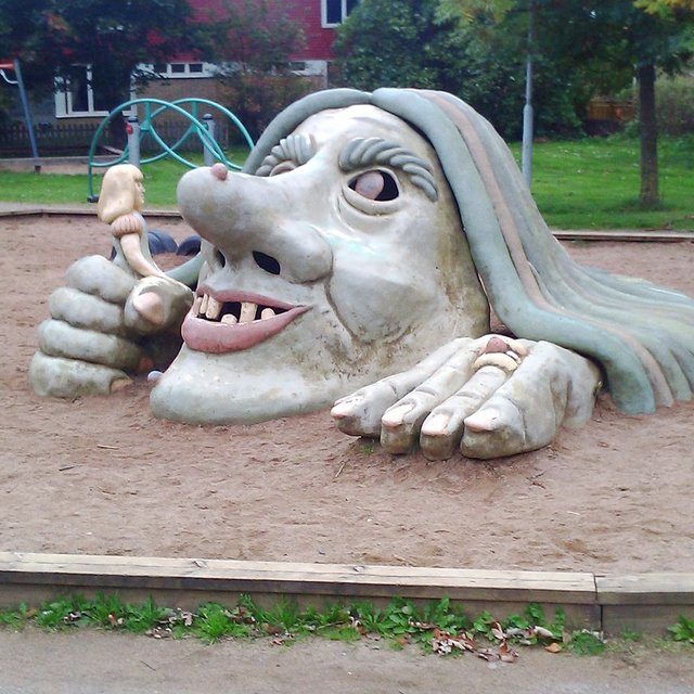 10 детских площадок в стиле ЖКХ-арт: вы вряд ли захотите привести на них ребёнка