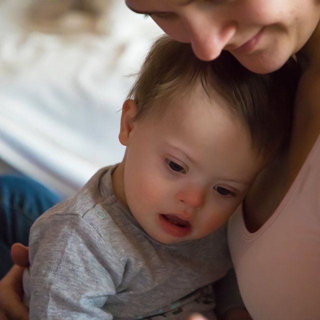 «Сделайте аборт и попытайтесь ещё раз». Почему в мире рождается всё меньше детей с синдромом Дауна