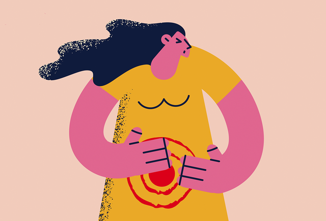 «Это не колика, это роды начались». Истории мам, которые долго не замечали, что беременны