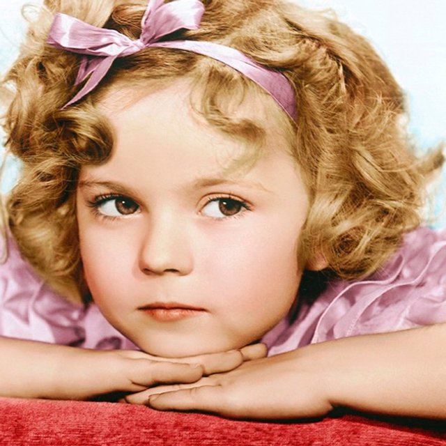 История Ширли Темпл: в четыре года она играла в кино женщин-вамп, а в пять покорила весь мир