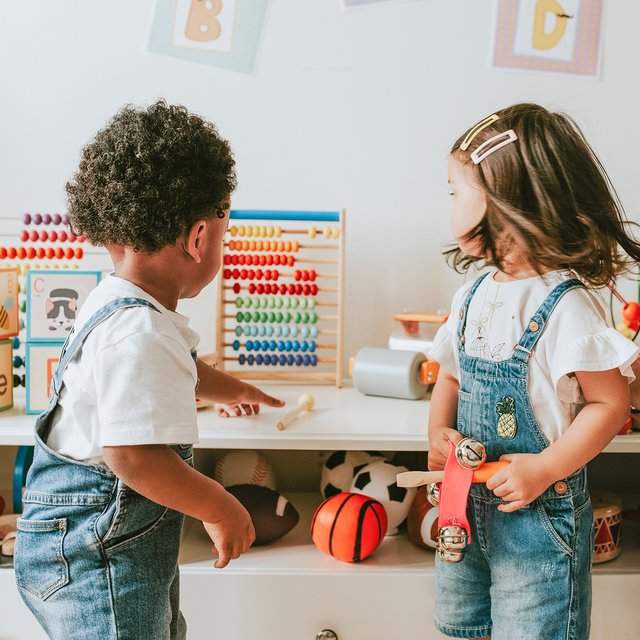 Спят в сапогах, едят макароны, ходят с соплями: как устроены детские сады в США