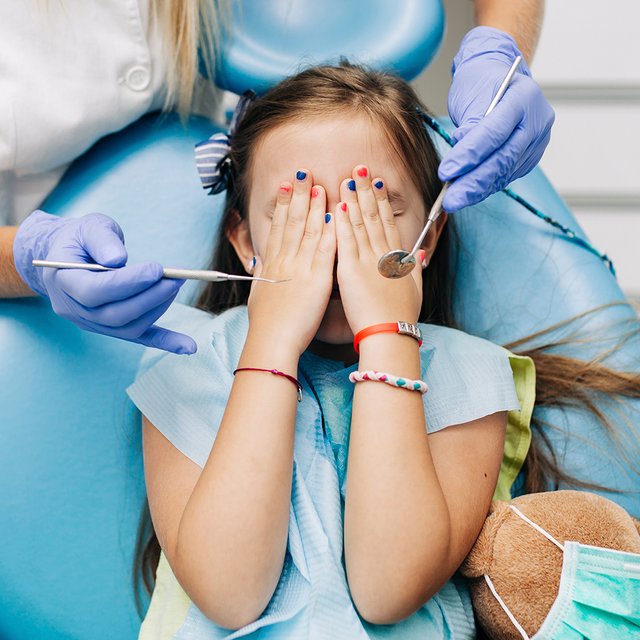 Лечение зубов ребёнку под наркозом: в каком возрасте это можно делать и какие будут последствия