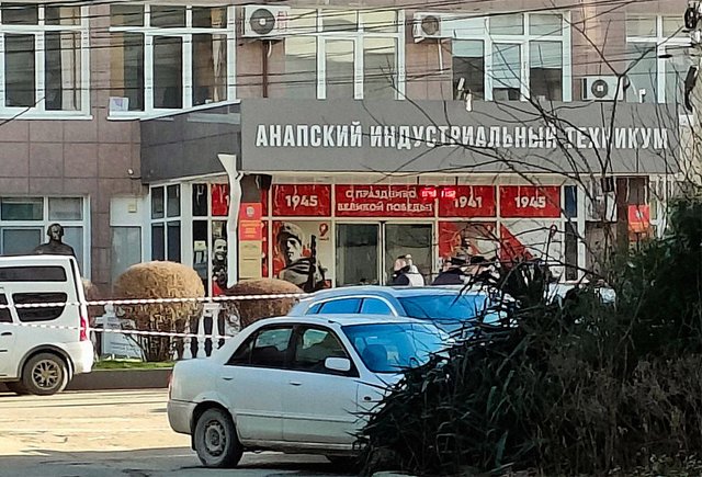 «Мамочка, я тебя очень люблю. Спасибо за всё. Я не знаю, всё ли будет хорошо». Стрельба в техникуме в Анапе — хроника