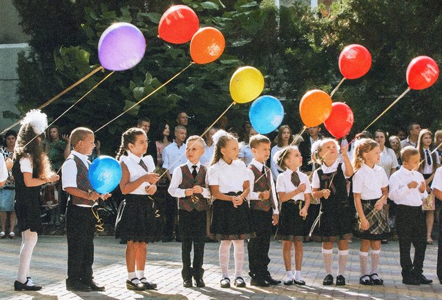 Что случилось на школьных линейках в этом году: милота, скандалы, курьезы и одно серьезное ЧП