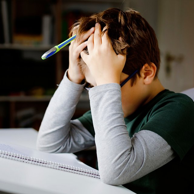 Учитель требует вести читательский дневник, а ребёнку это сложно. Что делать?