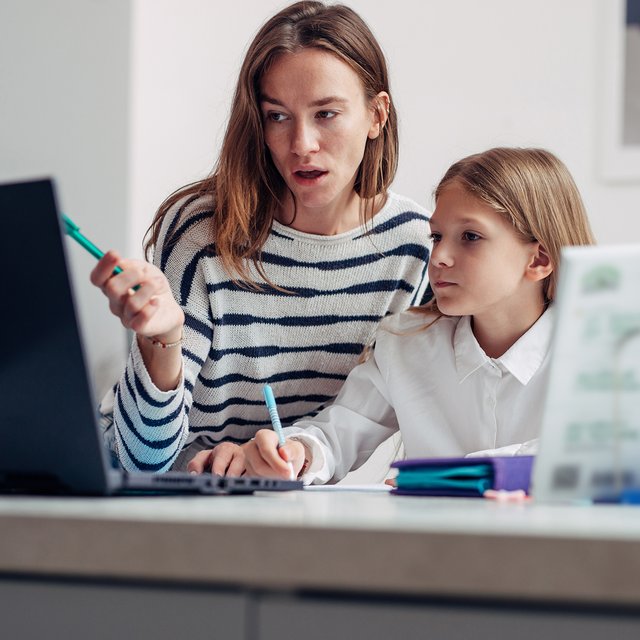 Семейное обучение: что это такое, кому оно подходит и о чем важно знать родителям