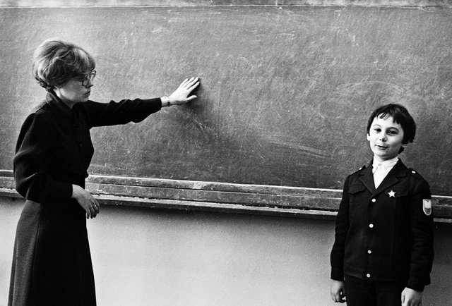 Ребенку трудно читать при всех, а учитель постоянно вызывает к доске. Что делать?