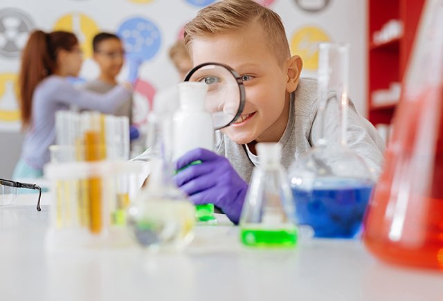 Как воспитать из ребёнка гения и нужно ли это делать — разбираемся с помощью науки