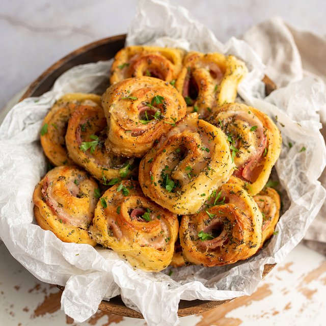 Три простых рецепта булочек к завтраку, обеду и полднику