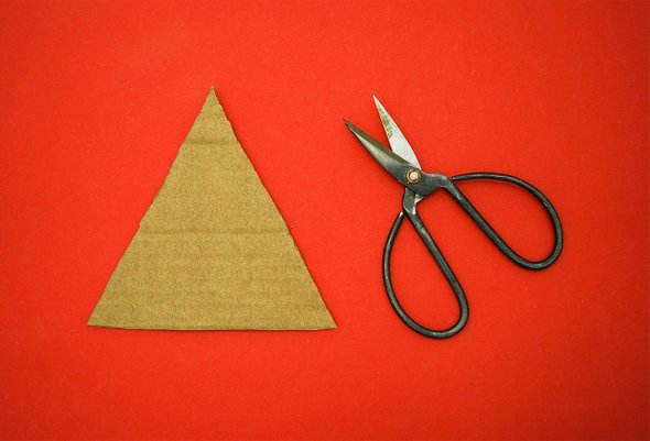 7 идей как украсить дом: не только дождик и мишура, ёлочка из пряжи