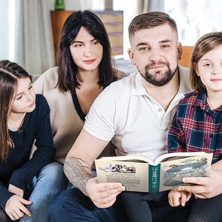 «Папа девочек – слабак и марионетка в их руках». Правила воспитания Басты с комментариями его жены Елены