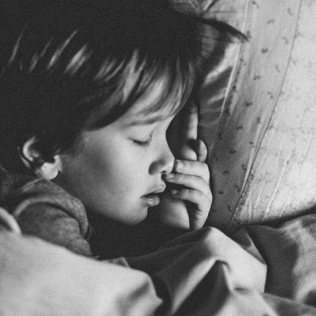 «Матери нужно поверить в себя». Три идеи Дональда Винникотта, которые избавляют родителей от чувства вины