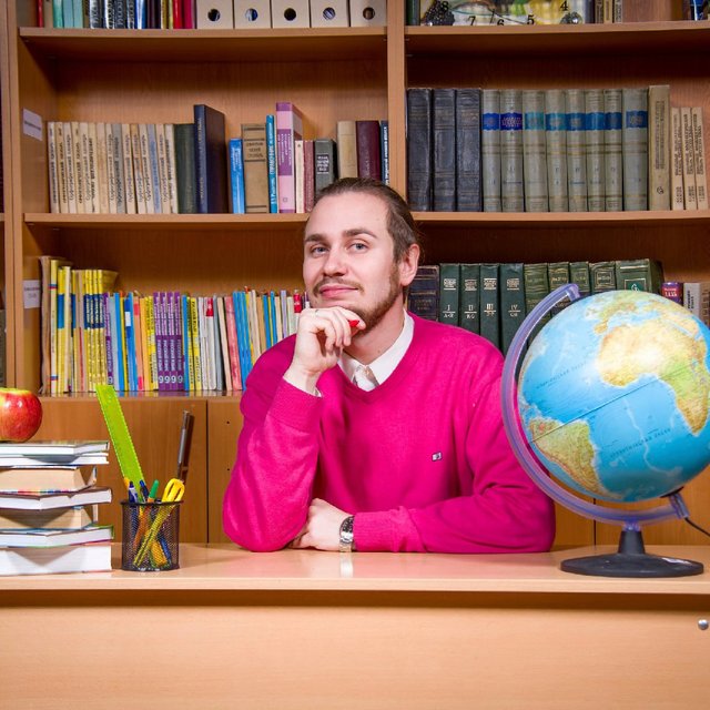 «В 10-м классе у нас всего два ученика». Учитель из школы на острове в Псковском озере — о миссии педагога, детях и русалках