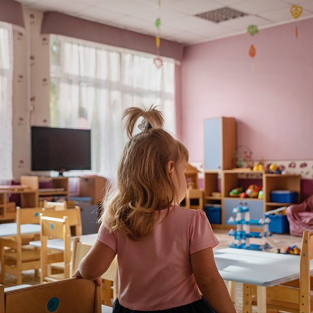 Как поменять мебель и посуду в детском саду?