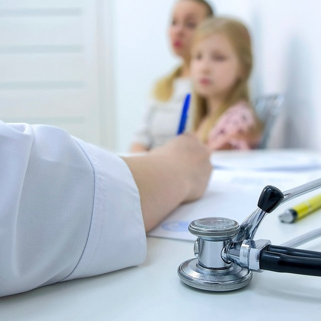 Медкарта в школу: нужна ли она – а заодно и другие справки – в 2022 году