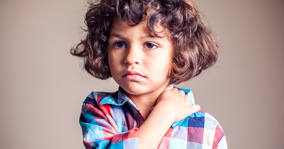 Болит шея у ребенка: чем лечить и как предотвратить