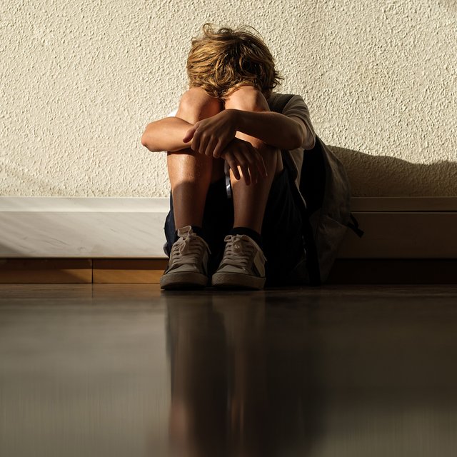 «Мама не разрешает звать тебя в гости»: родители — о травле из-за внешности