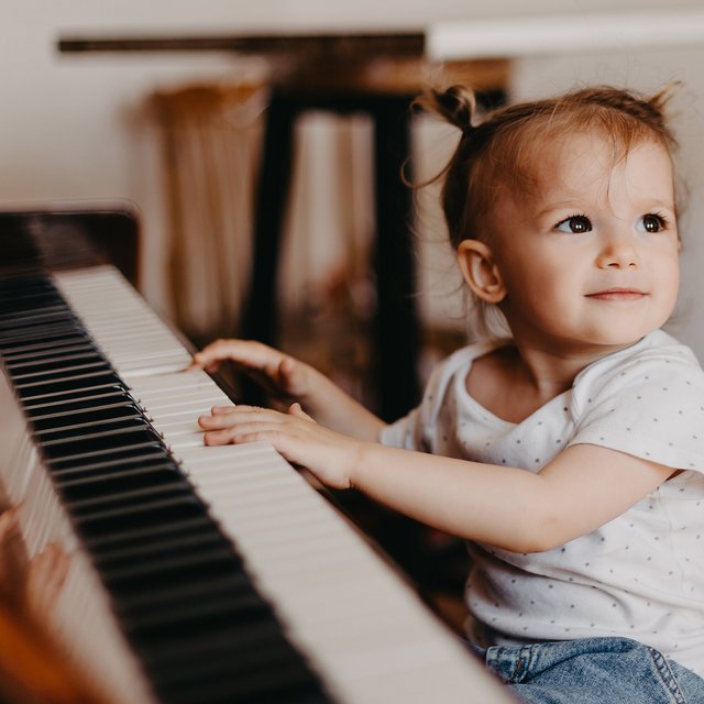 Можно (и нужно ли) отдавать трёхлетнего ребёнка на занятия музыкой?