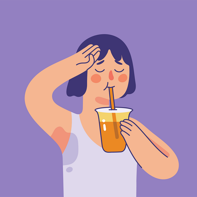 Ребёнок сильно потеет: в чём причина и стоит ли идти к врачу