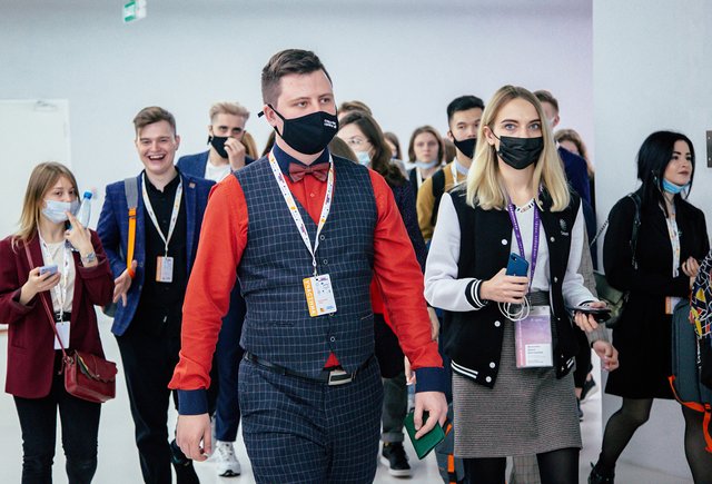 «Я сижу и плачу, читая эссе гуманитариев»: почему учителям сложно работать с зумерами