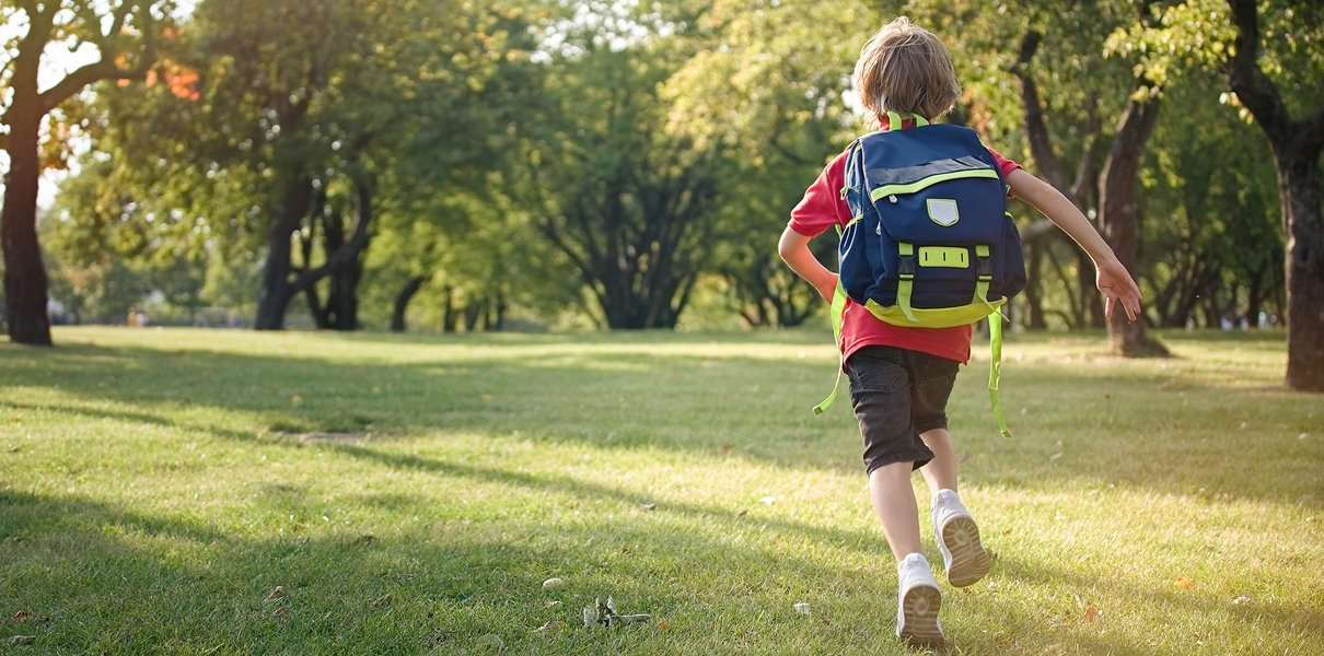 Что делать, если ребенок прогуливает школу и что ему за это будет | PARENTS