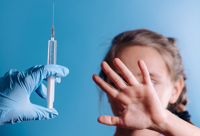 После вакцинации — не значит из-за неё. Почему мы боимся делать детям прививки