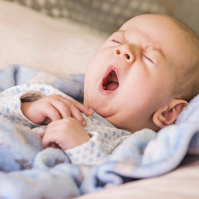 Почему маленькие дети так плохо спят — и ещё 7 вопросов про детский сон