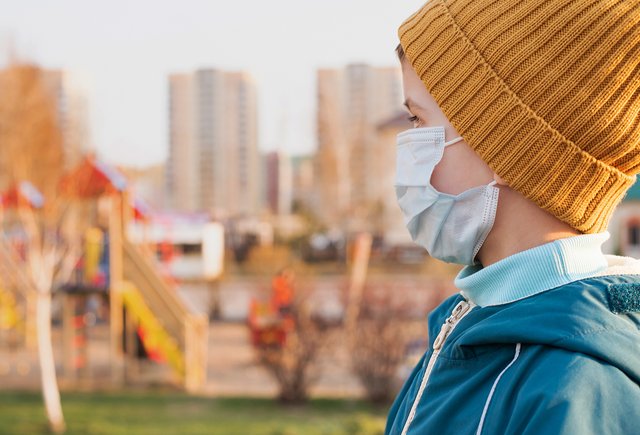 Как объяснить ребёнку, почему одни дети гуляют во время коронавируса, а мы не будем?