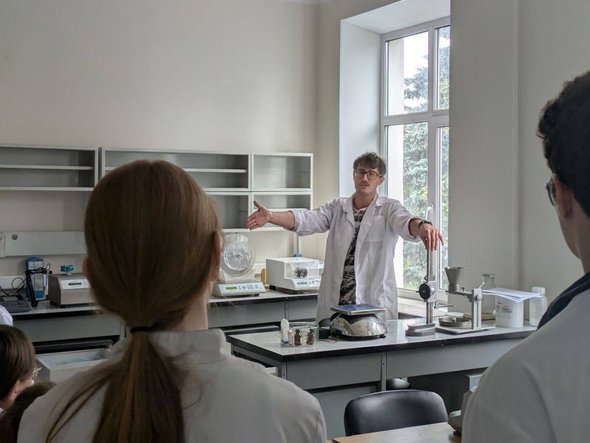 Александр Гуленков — молодой кандидат фармацевтических наук, ведущий научный сотрудник и доцент московского вуза. Как на самом деле надо писать диплом