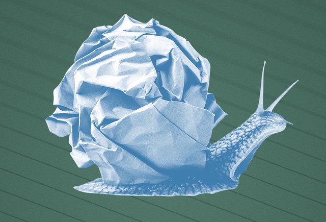 Сын не успевает писать под диктовку в классе. Как ему помочь?