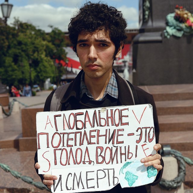 «Много недель я был единственным, кто выходил на пикет». Аршак Макичян — первый в России последователь Греты Тунберг