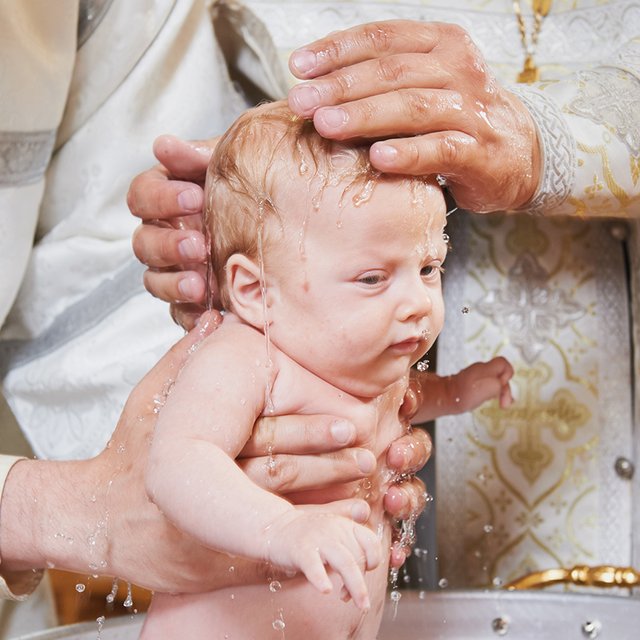 Cын не хочет крестить детей. Как его переубедить?