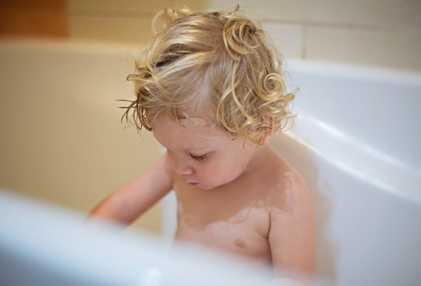 Что делать, если мальчик в 5 лет постоянно трогает свои гениталии?