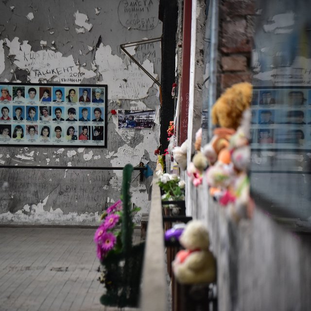 «Первые дни в классах стояла звенящая тишина». Учитель из Беслана — о жизни после захвата школы