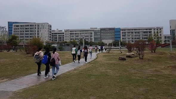 Территория Западного Аньхойского Университета