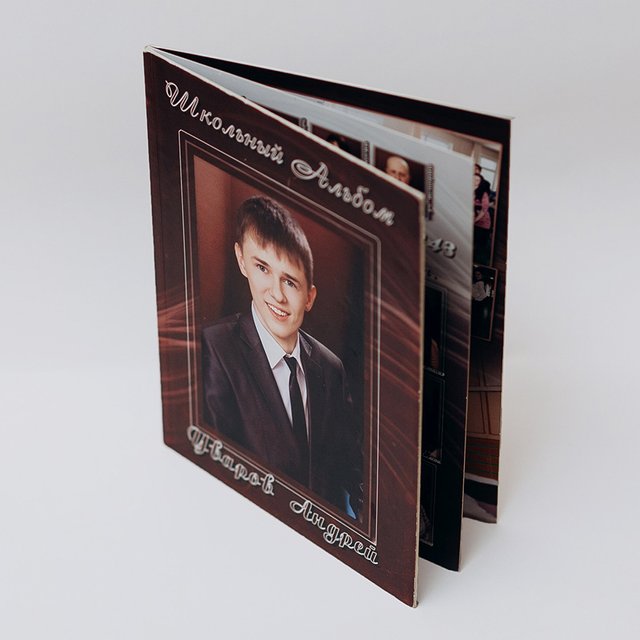 15 тысяч за выпускной альбом: почему школьные фото такие странные и что с этим делать