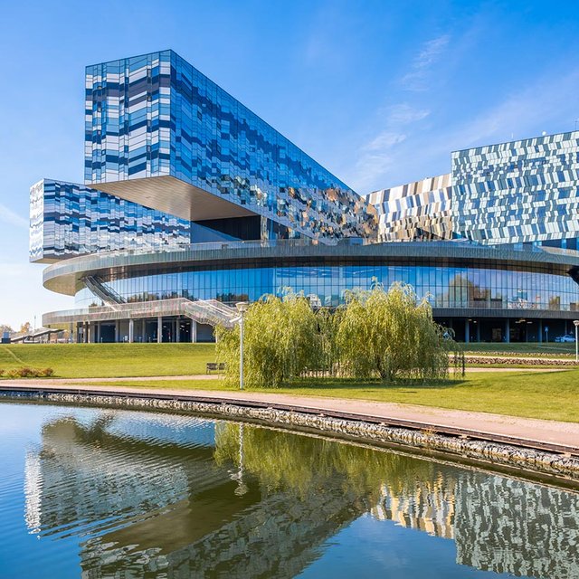 Как живут и учатся студенты Школы управления СКОЛКОВО и кому стоит туда поступать