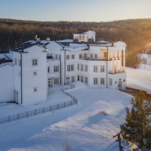 «Единственному выпускнику выдали аттестат и фото в рамочке»: история сельской школы-особняка