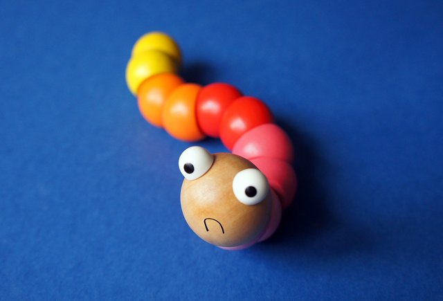 Ребенку с энтеробиозом запретили ходить в школу, но нам надо сдать хвосты. Что можно сделать?