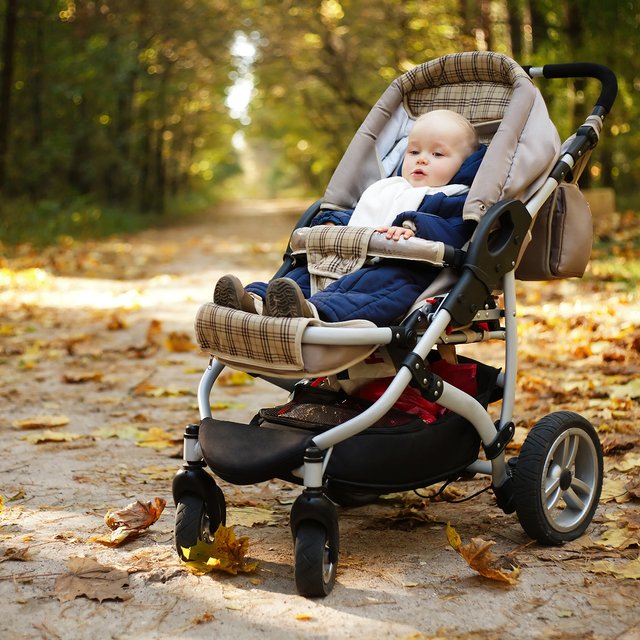 Ребёнок не засыпает в коляске. Что делать?