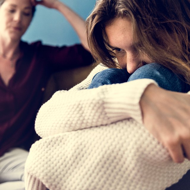 Родители запрещают всё, что разрешено моим ровесникам. Что делать?