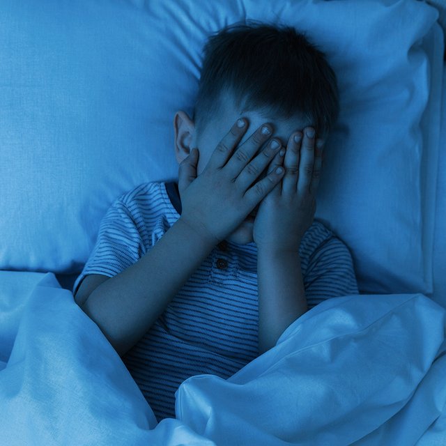 Ребёнок начал бояться вещей, которые раньше его не пугали: что случилось и как ему помочь