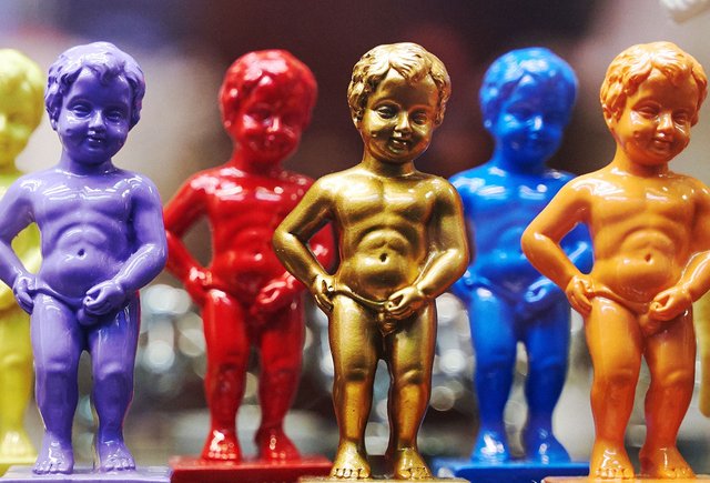 Мальчик в 6 лет постоянно трогает себя за гениталии: что с этим делать?