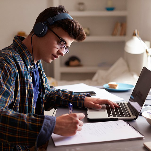 Как готовится к ЕГЭ ваш ребёнок: репетиторы, курсы или самостоятельно