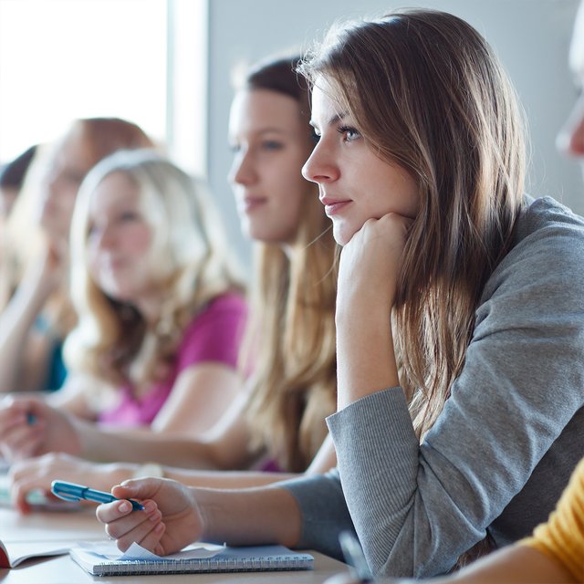 В МГУ или Вышку с низкими баллами ЕГЭ: как работает целевое поступление в вузы