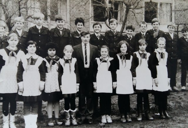 «Поспорил с учениками и сбрил усы». История доктора наук, который 38 лет работает в школе