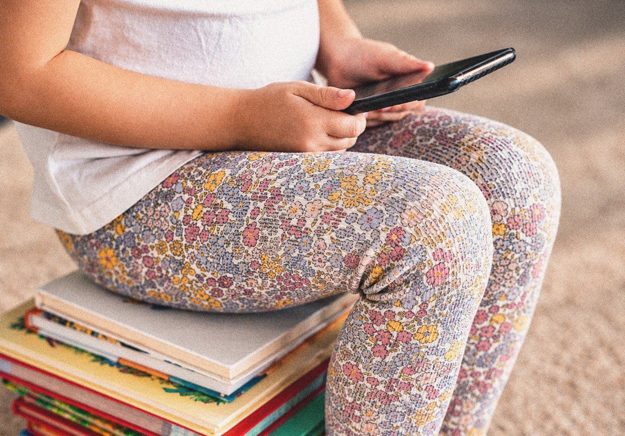 Дома полно книг, а ребенок не читает. Что не так с его книжной полкой
